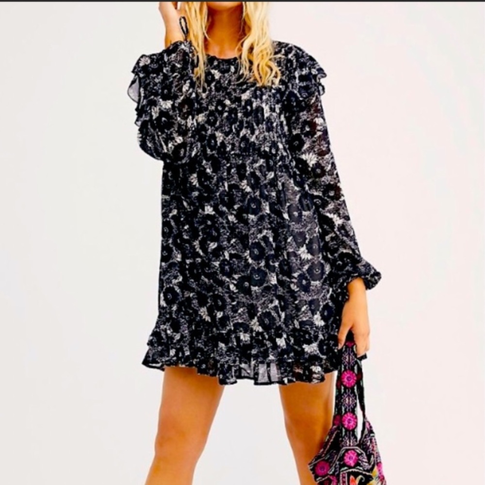 FREE PEOPLE BOHO RUFFLES BABYDOLL MINI DRESS IN BLACK WHITE FLORAL PRINT SZ S,M